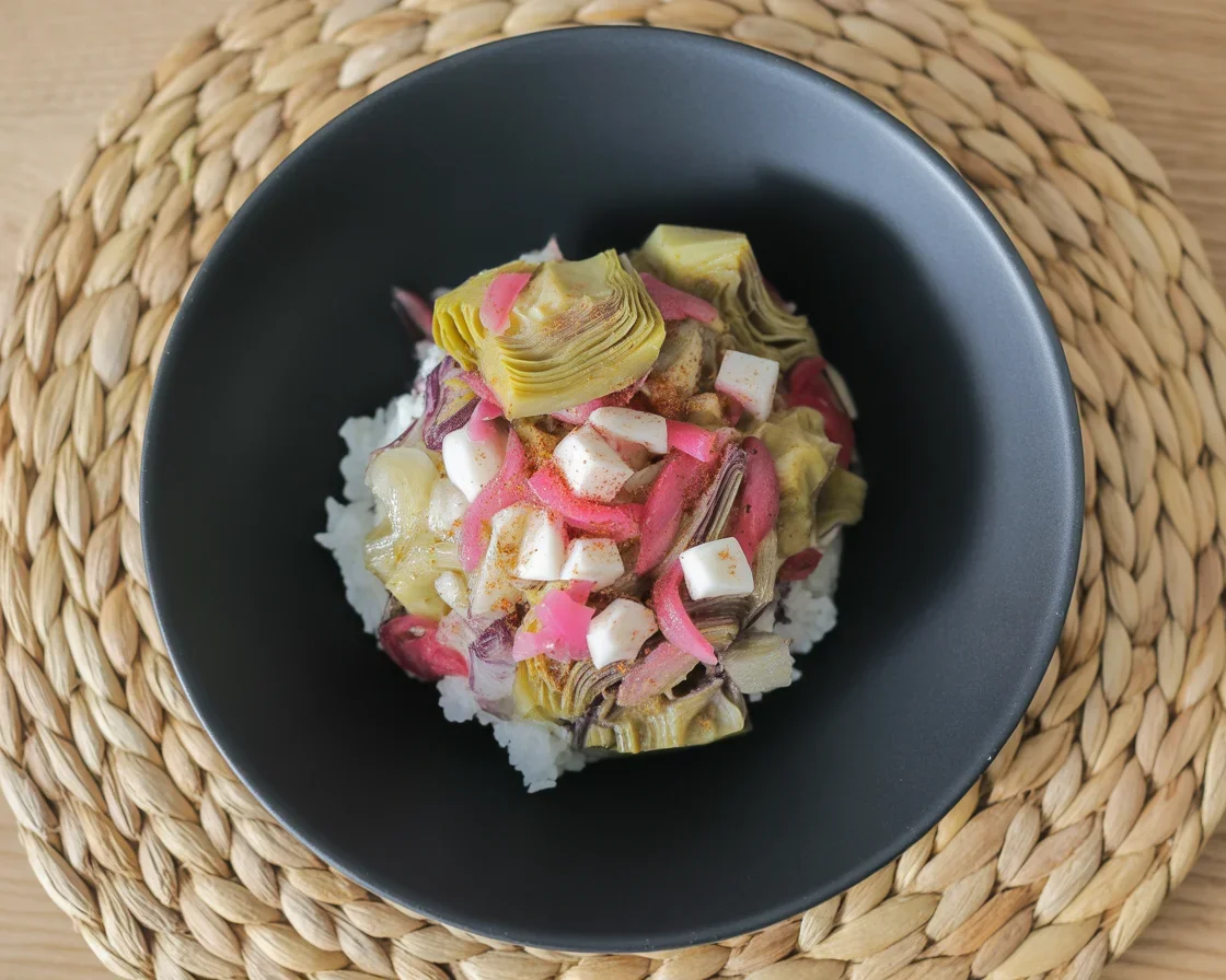 Poêlée d'artichauts à l'ail et citron, un plat savoureux et facile à préparer.