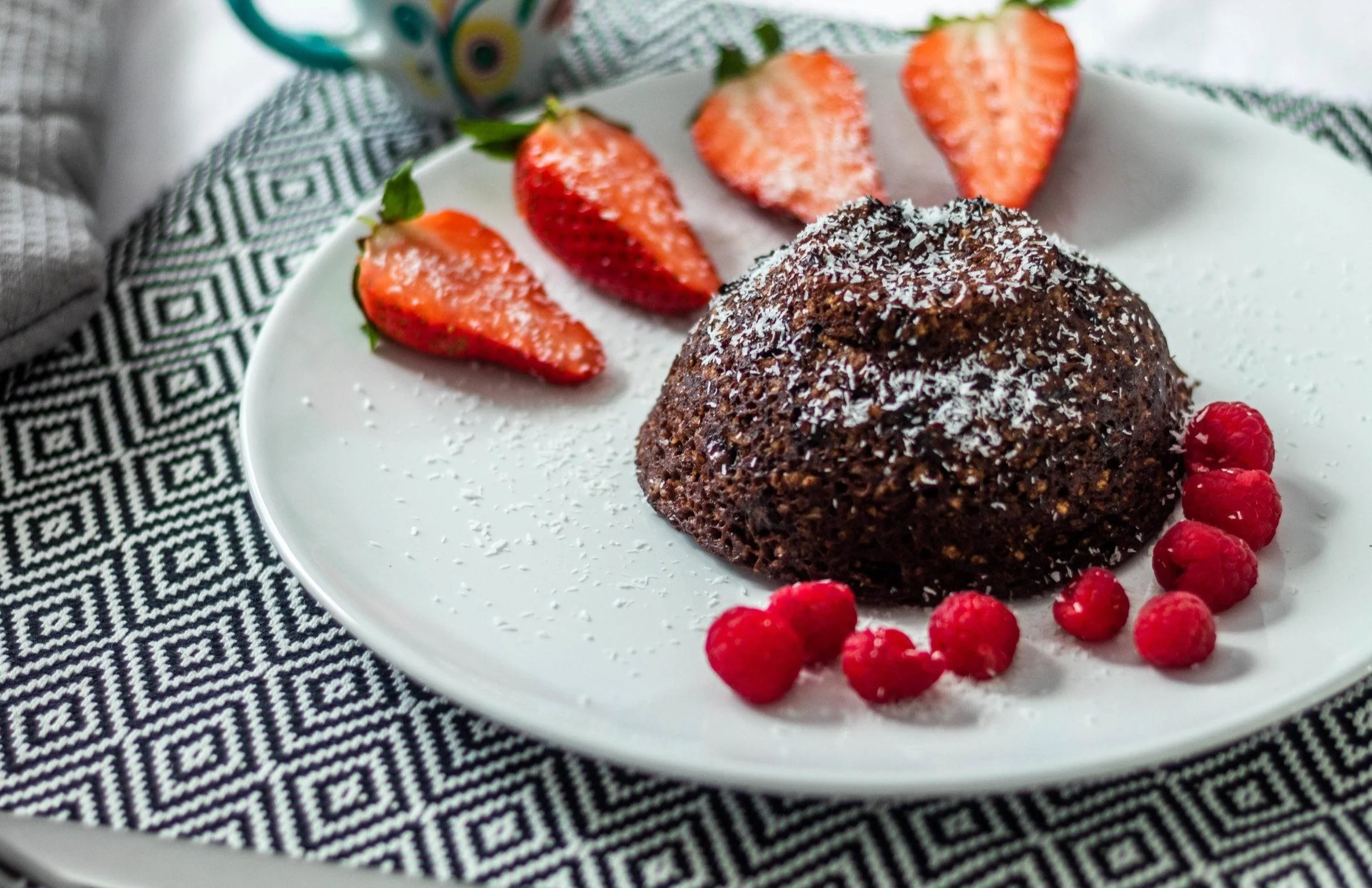 Bowl Cake with Coconut and Cocoa