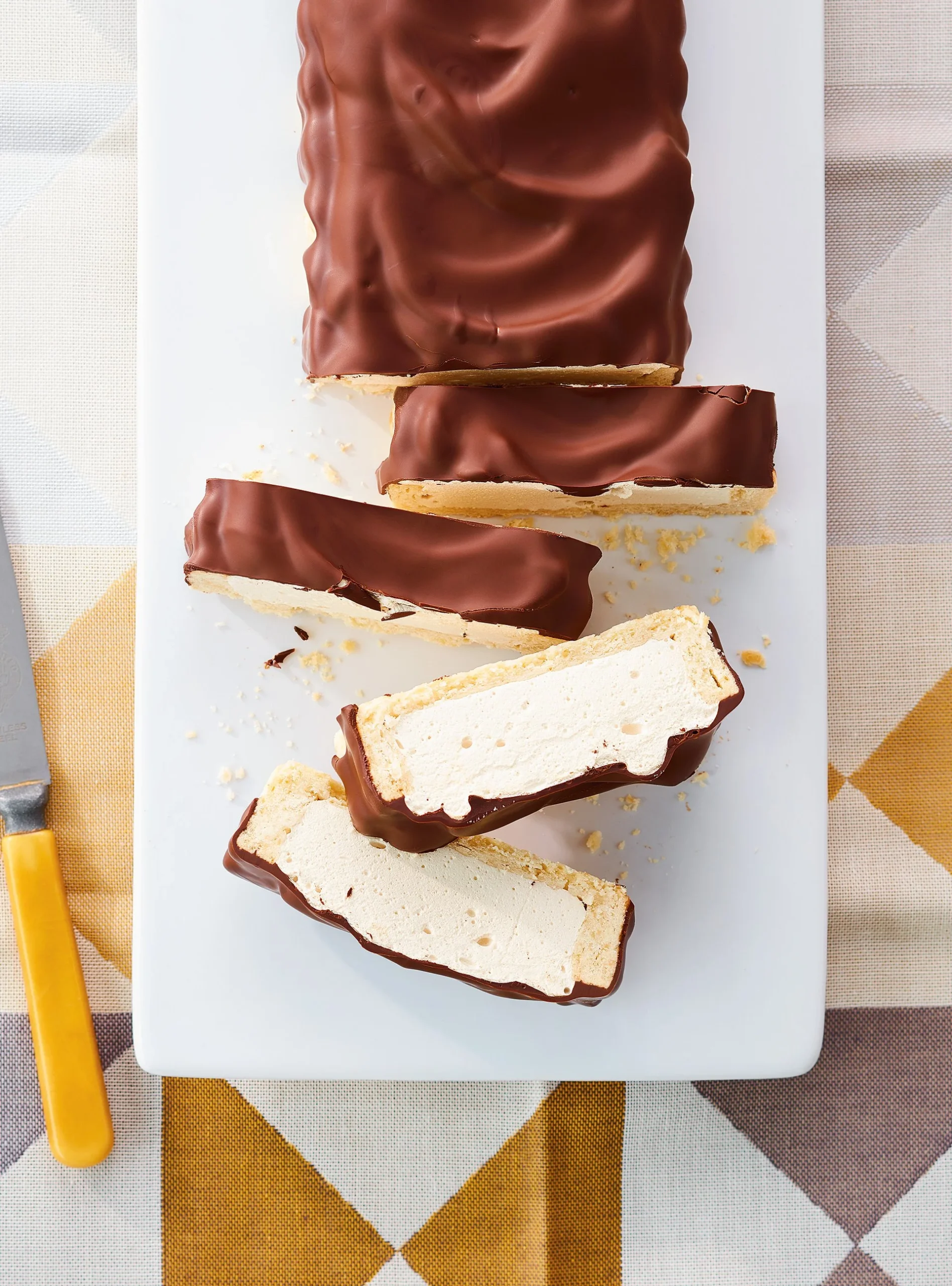 Chocolate bars with maple syrup and marshmallow