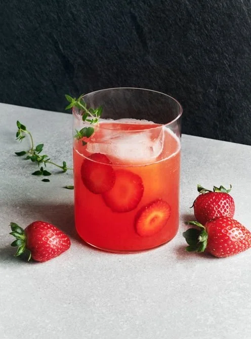 Cocktails à la Fraise, au Gin et au Thym