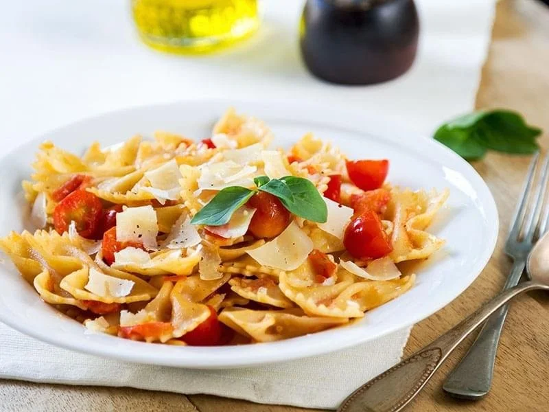 Farfalle with tomatoes and brie