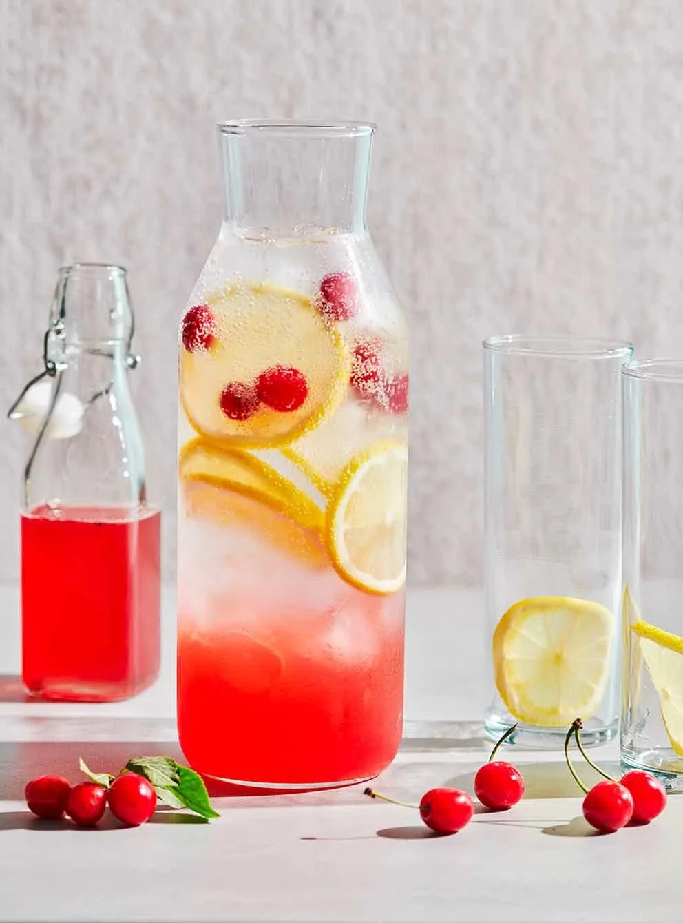 Limonade aux noyaux de cerise rose