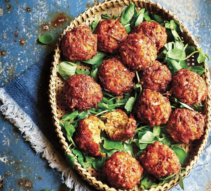 Recette Boulettes de carottes, halloumi et aneth | Saveurs Magazine